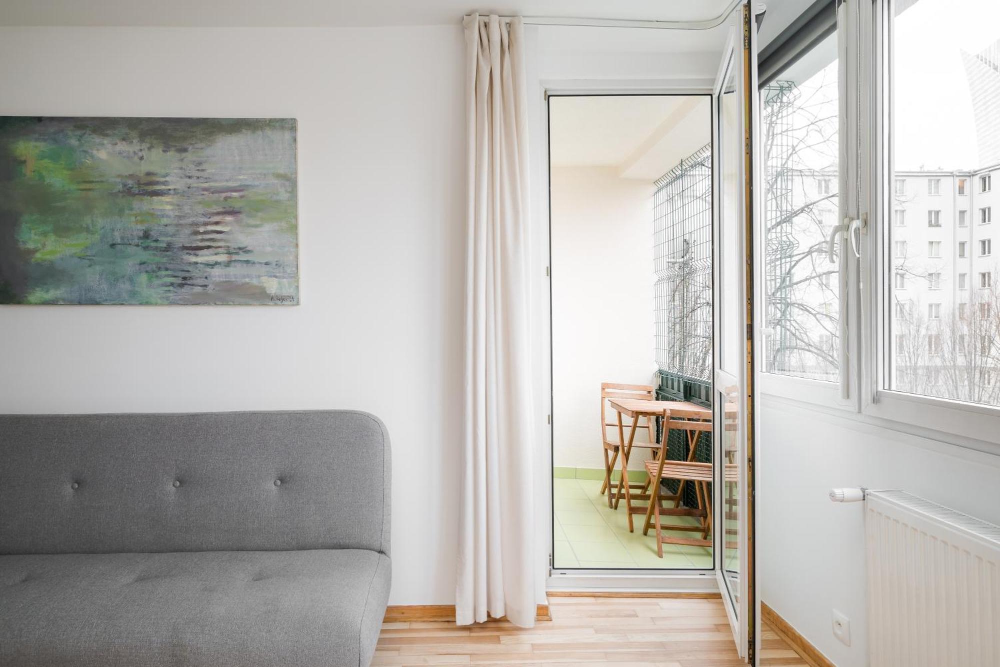 Metro Swietokrzyska Apartment