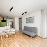 Metro Swietokrzyska Central Apartment