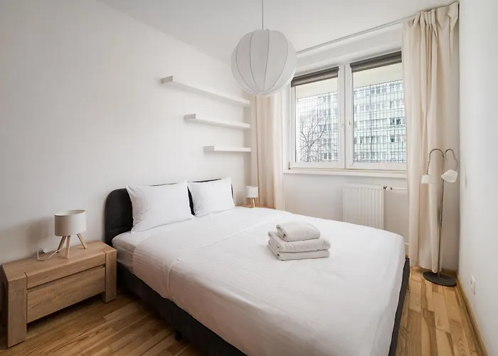 Metro Swietokrzyska Central Apartment